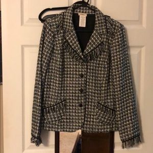 Gorgeous feminine suitcoat